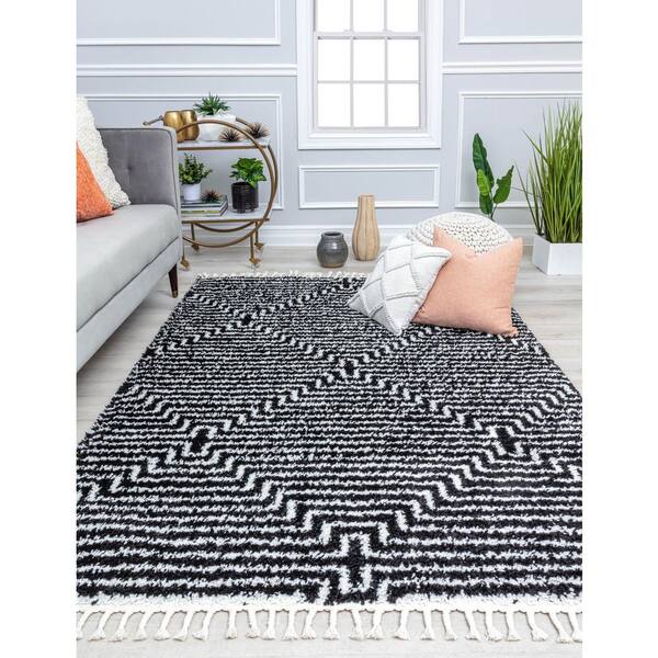 https://images.thdstatic.com/productImages/5ba64a71-83a9-5ad3-ab63-7e0233cbafbb/svn/last-call-cosmoliving-by-cosmopolitan-area-rugs-ra32561-31_600.jpg