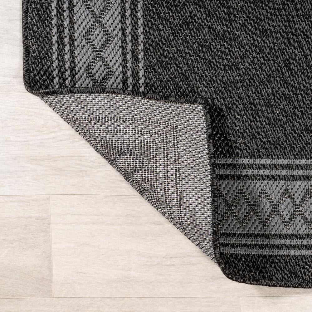 Modern Diamond Geo Black/Gray 8'x10' Reversible Indoor/Outdoor Rug