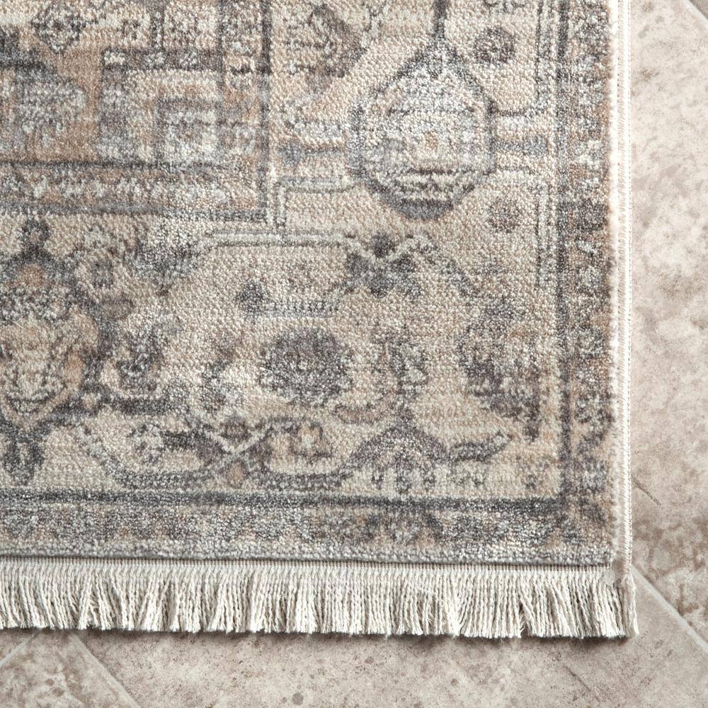 Elegant Silver Medallion 4' x 6' Oval Synthetic Area Rug