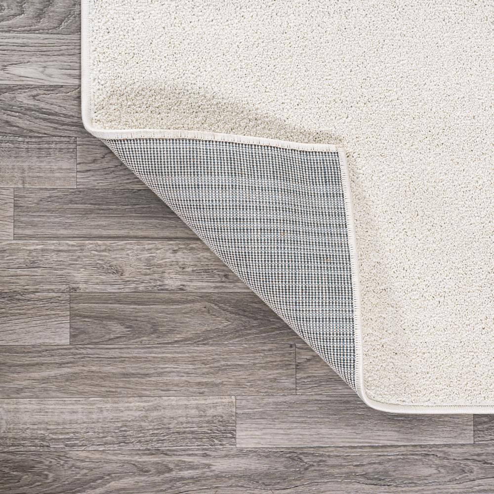 Cream Round Low-Pile Synthetic Area Rug, 4 ft.
