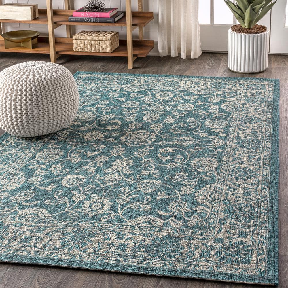 Bohemian Chic Gray Synthetic 4' x 6' Indoor/Outdoor Area Rug