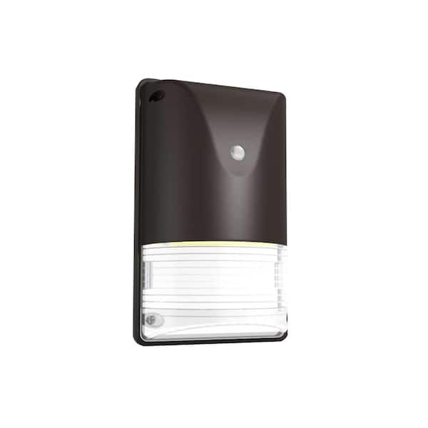 MEDINAH POWER 100-Watt Equivalent Integrated LED Bronze Overdoor Wallpack Light, 2000 Lumens, 5000K Daylight, Dusk-to-Dawn