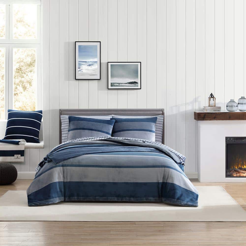 Nautica Linden 3-Piece Navy Blue Microfiber King Comforter Set Nautica Linden 3-Piece Navy Blue Microfiber King Comforter Set - 1