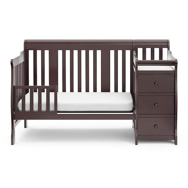 Storkcraft crib hot sale and changer