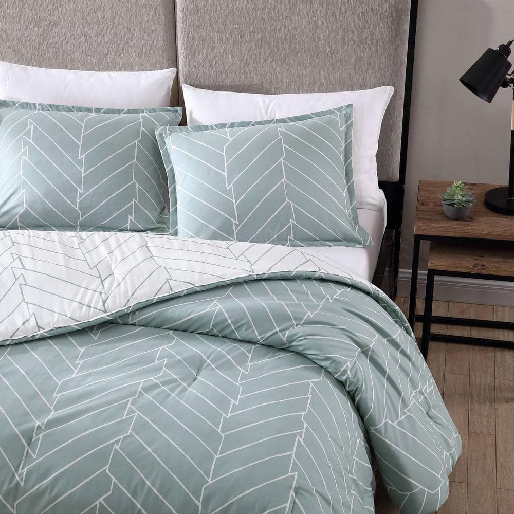 Full White and Green Cotton Reversible Bedspread Set