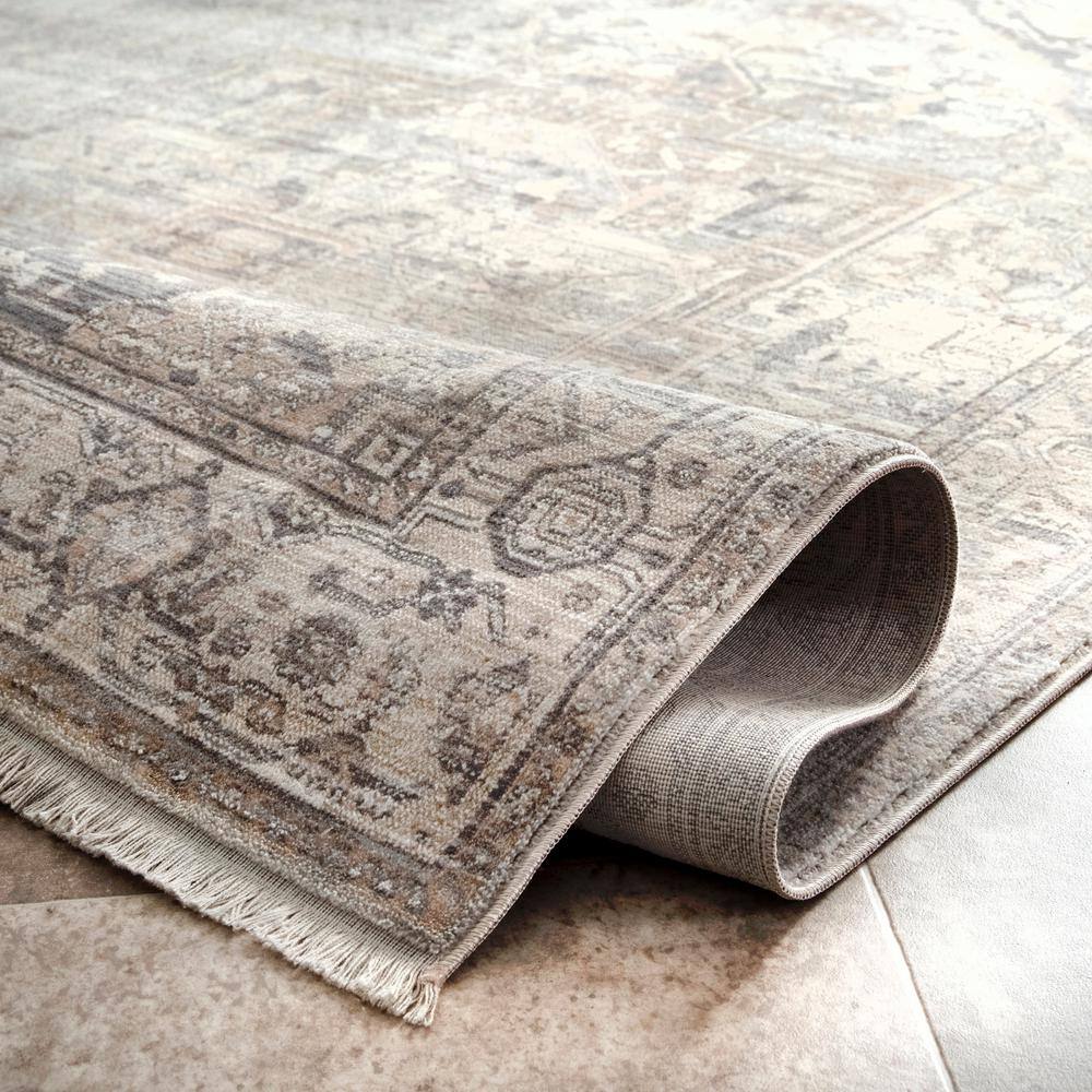 Elegant Silver Medallion 4' x 6' Oval Synthetic Area Rug