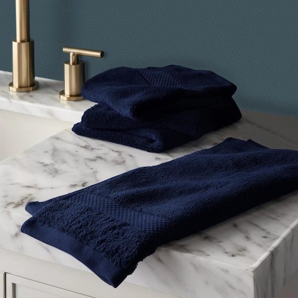 https://images.thdstatic.com/productImages/5c65b7a7-11d6-437f-8e86-5a20c7b4564a/svn/insignia-blue-delara-bath-towels-a1hcwtset-60blu-e1_600.jpg