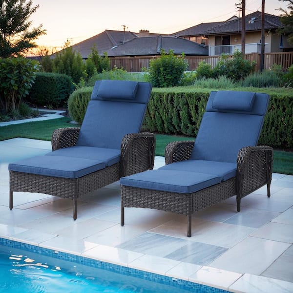 ArcoBay 2-Piece Brown Wicker Outdoor Chaise Lounge with Olefin Navy Blue Cushions