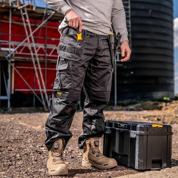 DEWALT ProTradesman Combo Men's 34 in. W x 31 in. L Black