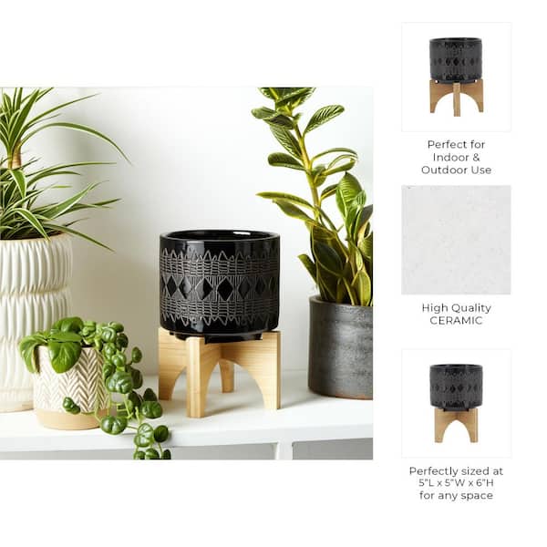 Liv & Skye 5 in. W x 6 in. Black/Gray Ceramic Aztec Decorative Pot