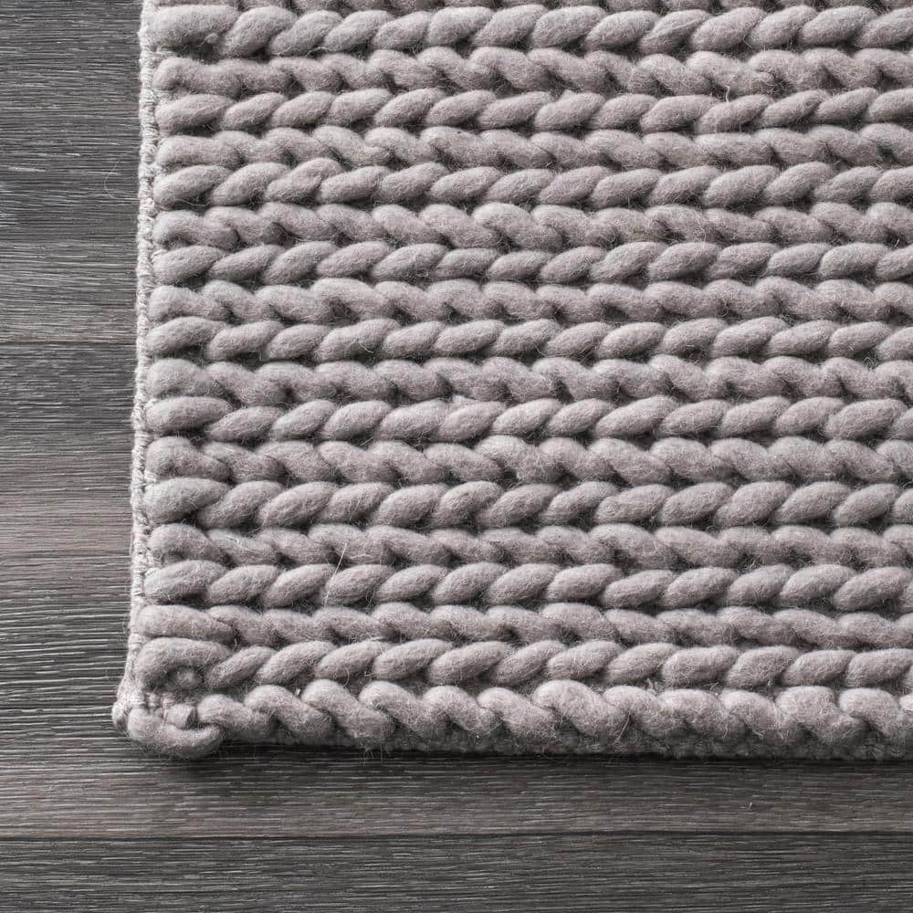 Handmade Braided Wool Accent Rug 2' x 3' in Light Grey