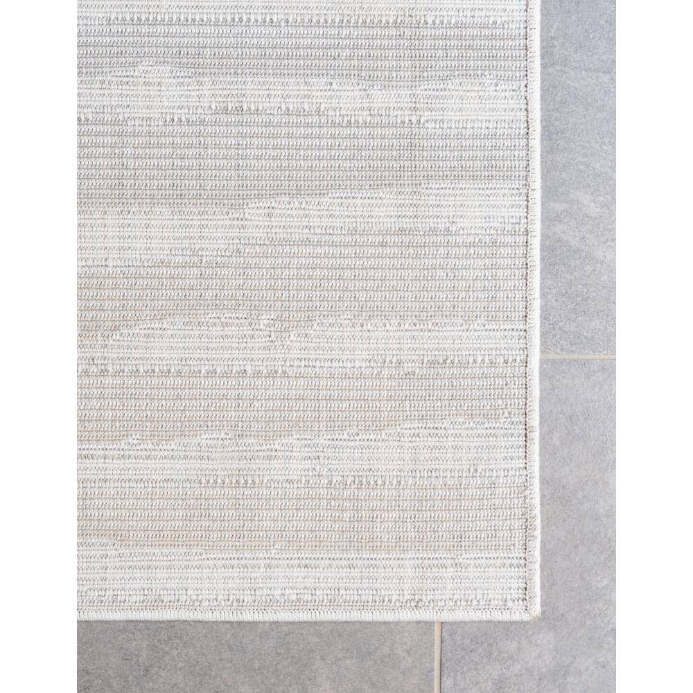 Easy-Care Stain-Resistant Light Gray Synthetic Outdoor Runner