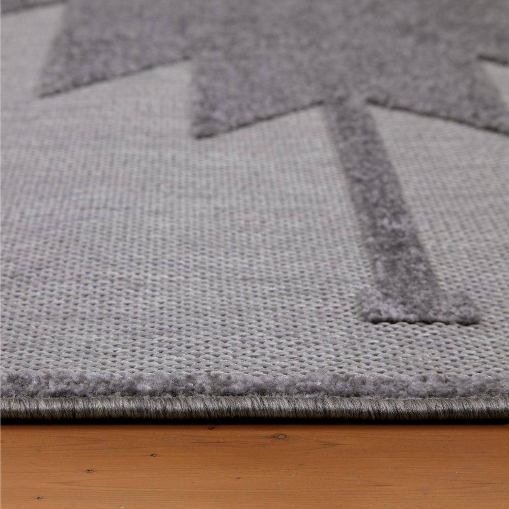 Gray Southwestern Pattern Stain-Resistant Indoor/Outdoor Rug 5'3"x7'