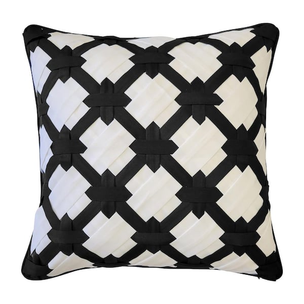 Edie@Home 2-Tone Intricate Woven Indoor/Outdoor Black/White 18 x 18 Decorative Pillow