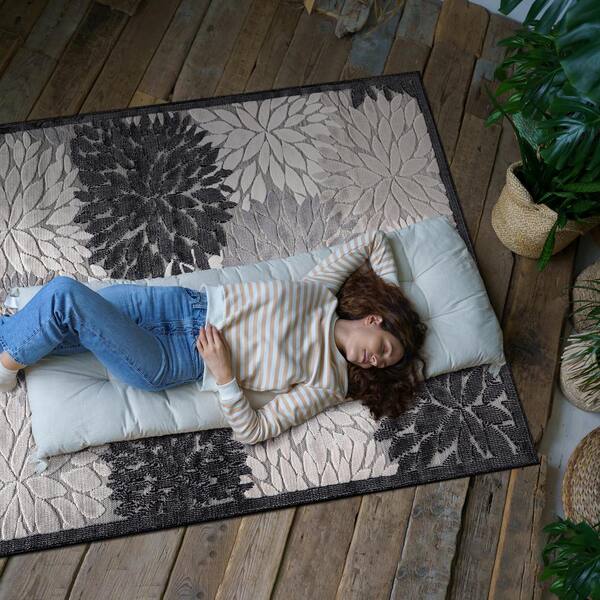 https://images.thdstatic.com/productImages/5cd0bbb9-8a21-4e44-97cd-47823f6ec9ac/svn/gray-outdoor-rugs-spr3001-gry-5x7-hd-44_600.jpg