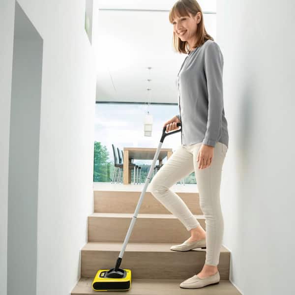https://images.thdstatic.com/productImages/5cd16160-39fc-497b-9e6b-e6208370a25d/svn/karcher-sweepers-1-258-009-0-31_600.jpg