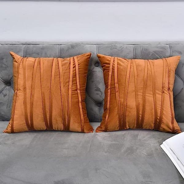 https://images.thdstatic.com/productImages/5cdef24b-4809-450e-8991-15e9f3ab14ff/svn/outdoor-throw-pillows-b085vl55nk-4f_600.jpg
