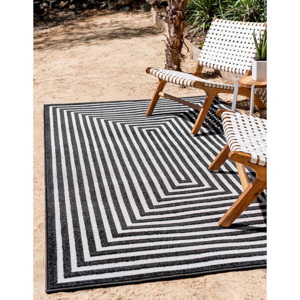 https://images.thdstatic.com/productImages/5ce00355-e8ec-4095-bef1-56c610d12c70/svn/black-unique-loom-outdoor-rugs-3146166-31_600.jpg