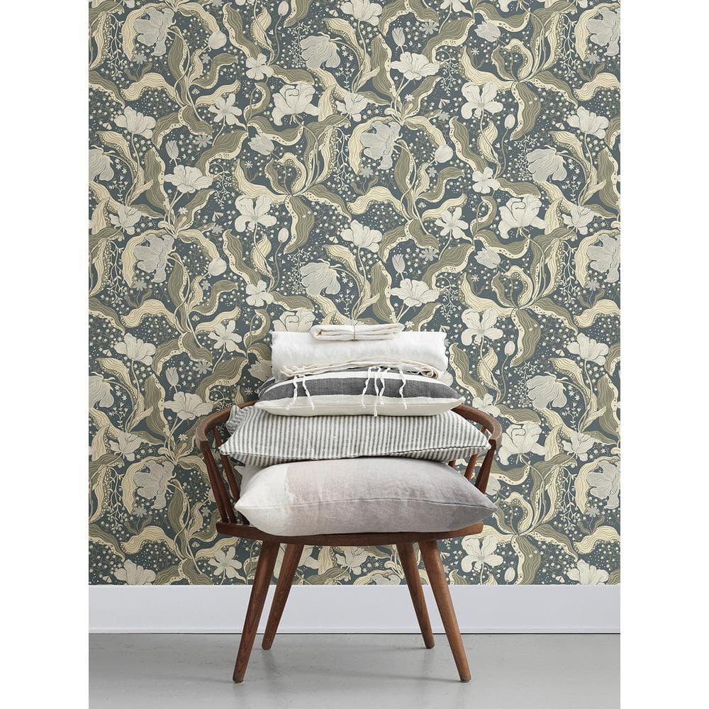 Bodri Blue Tulip Garden Floral Wallpaper Roll