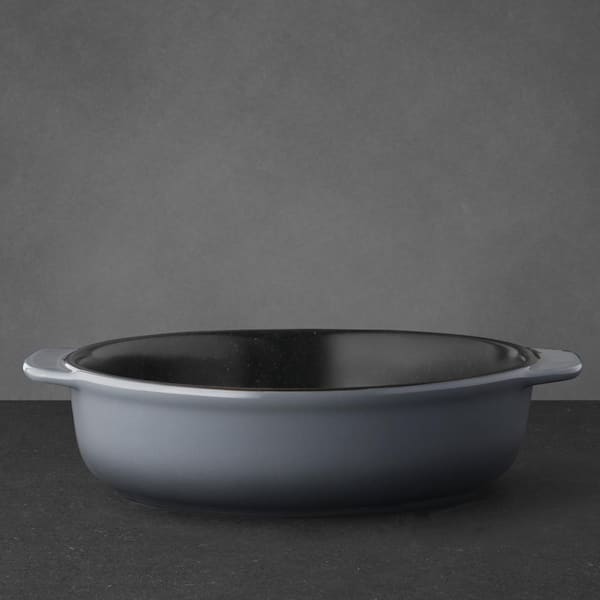 https://images.thdstatic.com/productImages/5cf6ef57-3f8b-49e6-b760-78a32406de51/svn/grey-berghoff-casserole-dishes-1697010-4f_600.jpg