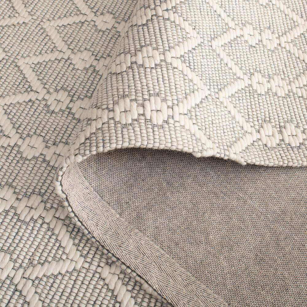 Ivory Hand-Tufted Wool and Synthetic Round Area Rug
