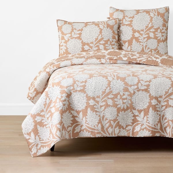 Company Cotton Feliciana Chrysanthemum Quilt Clay King/California King