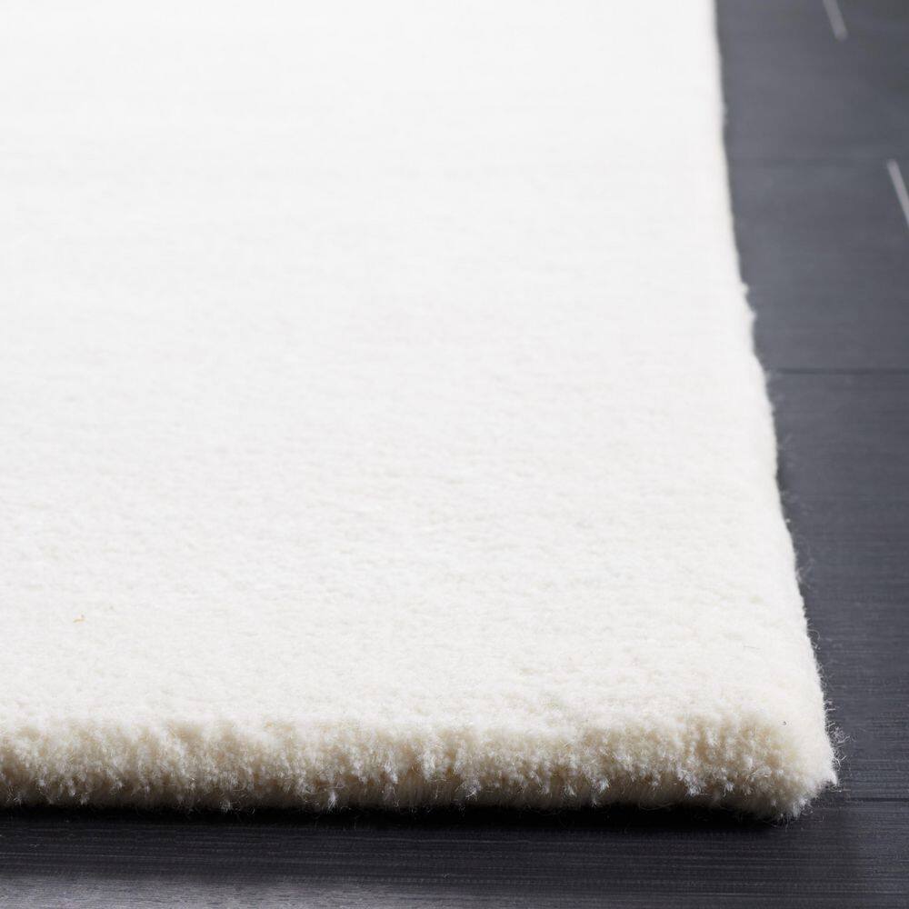 Ivory Elegance 47" Round Tufted Wool & Silk Area Rug