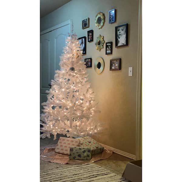 ANGELES HOME 7 ft. Unlit Regular Full Pine White Artificial Christmas Tree with Metal Stand