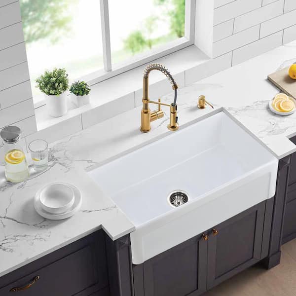 Hillside® 20 in. Apron Kitchen Sink with Center Drain