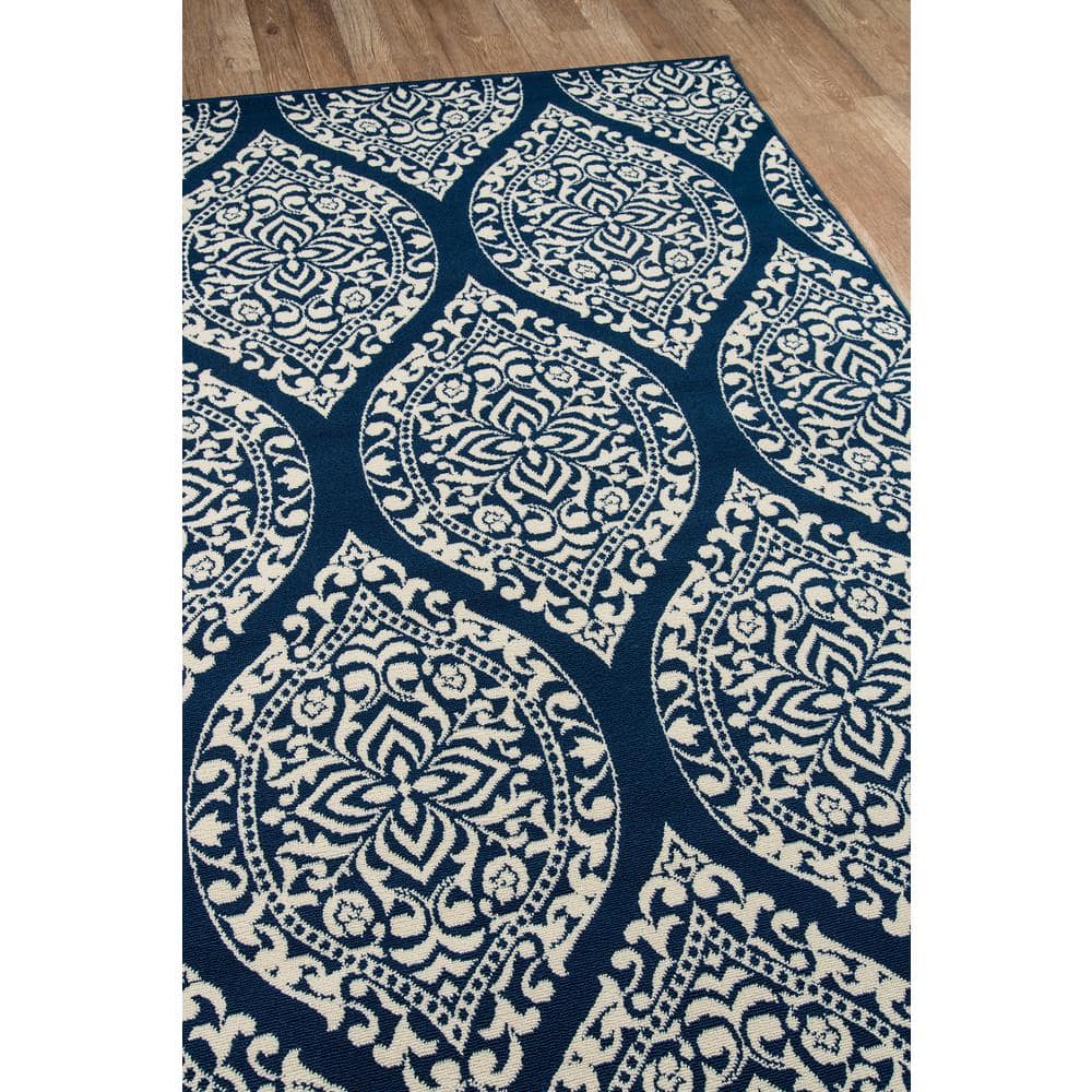 Elysian Blue and White Damask 5'3" x 7'6" Synthetic Outdoor Rug