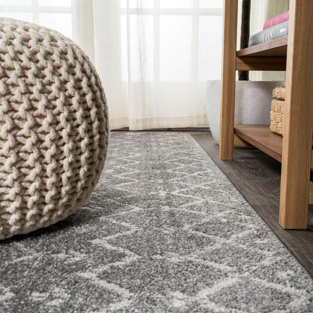 Gray and Ivory Round Synthetic Diamond Area Rug