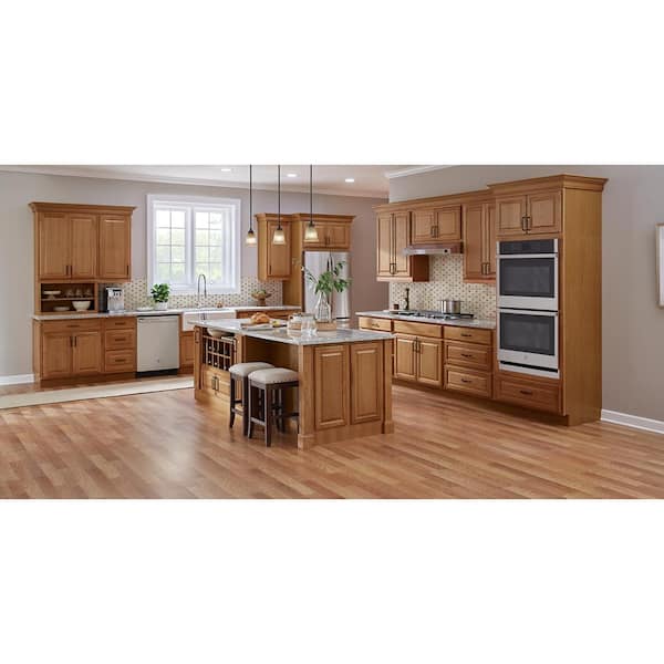 Hampton 15 in. W x 24 in. D x 34.5 in. H Assembled Base Cabinet in Medium Oak