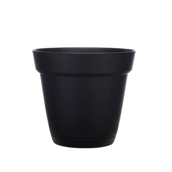 Southern Patio Graff Small 5.96 in. x 5.31 in. Black Resin Indoor/Outdoor Planter with Saucer