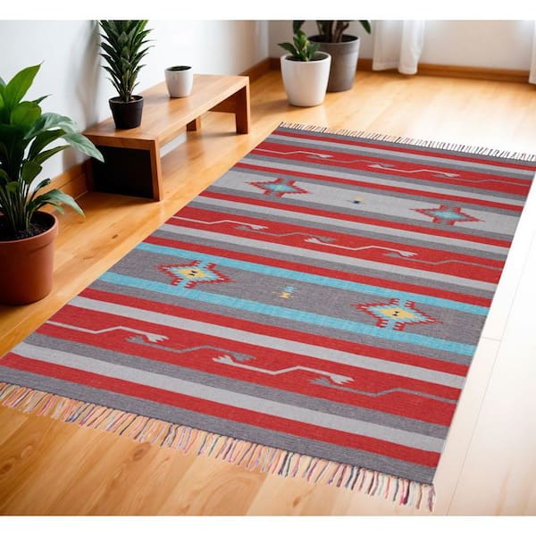 4' X 6' Gray and Red Southwestern Handmade Area Rug With Fringe