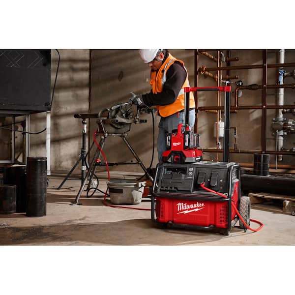 Milwaukee - ROLL-ON 3600-Watt Output/7200-Watt Peak 2.5kWh Lithium-Ion Battery Powered Push Start Power Station Battery Generator