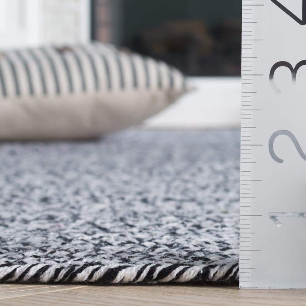 Handwoven Ivory and Black Cotton Oval Area Rug 3' x 5'