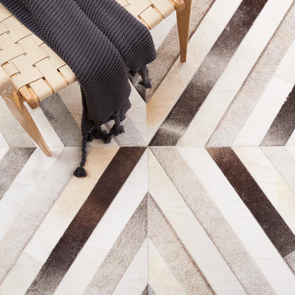 Handmade Gray Geometric Cowhide Square Rug, 5' x 8'