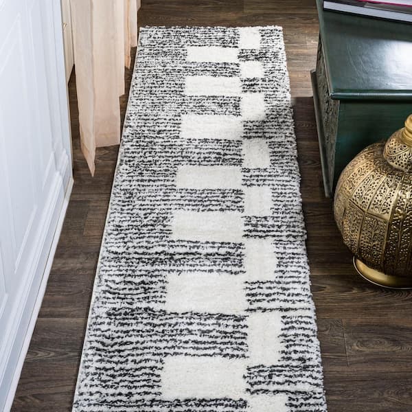 JONATHAN Y Petra White/Black 2 ft. x 8 ft. Abstract Stripe Geometric Shag Runner Rug