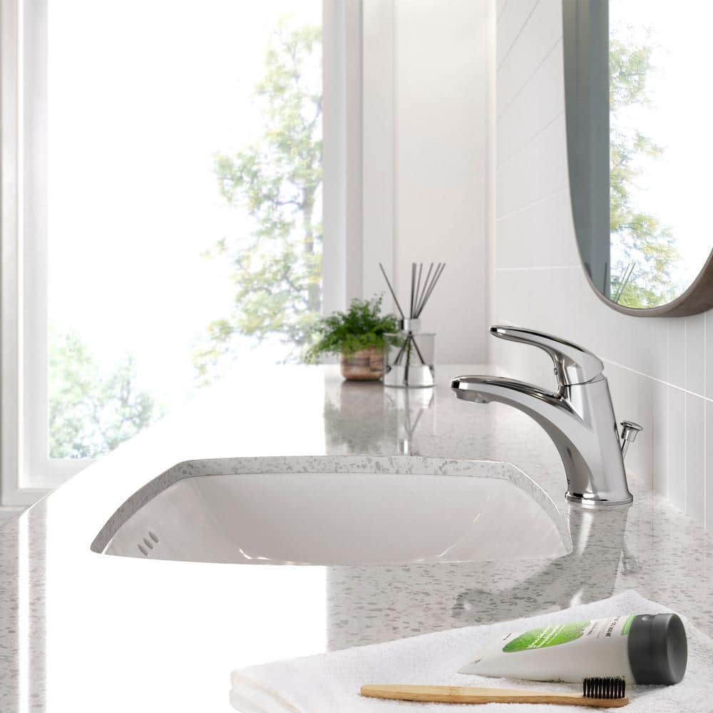 Polished Chrome Single-Handle Bathroom Faucet with Metal Drain