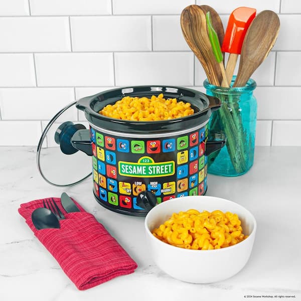 Uncanny Brands Multi-Colored Sesame Street 2-Quart Slow Cooker