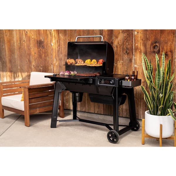 Traeger Woodridge Wi-Fi Pellet Grill and Smoker in Black with