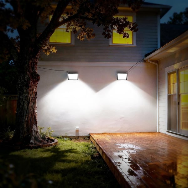 YANSUN 300 Watt Equivalence 7024 Lumen Black Plug-in Integrated