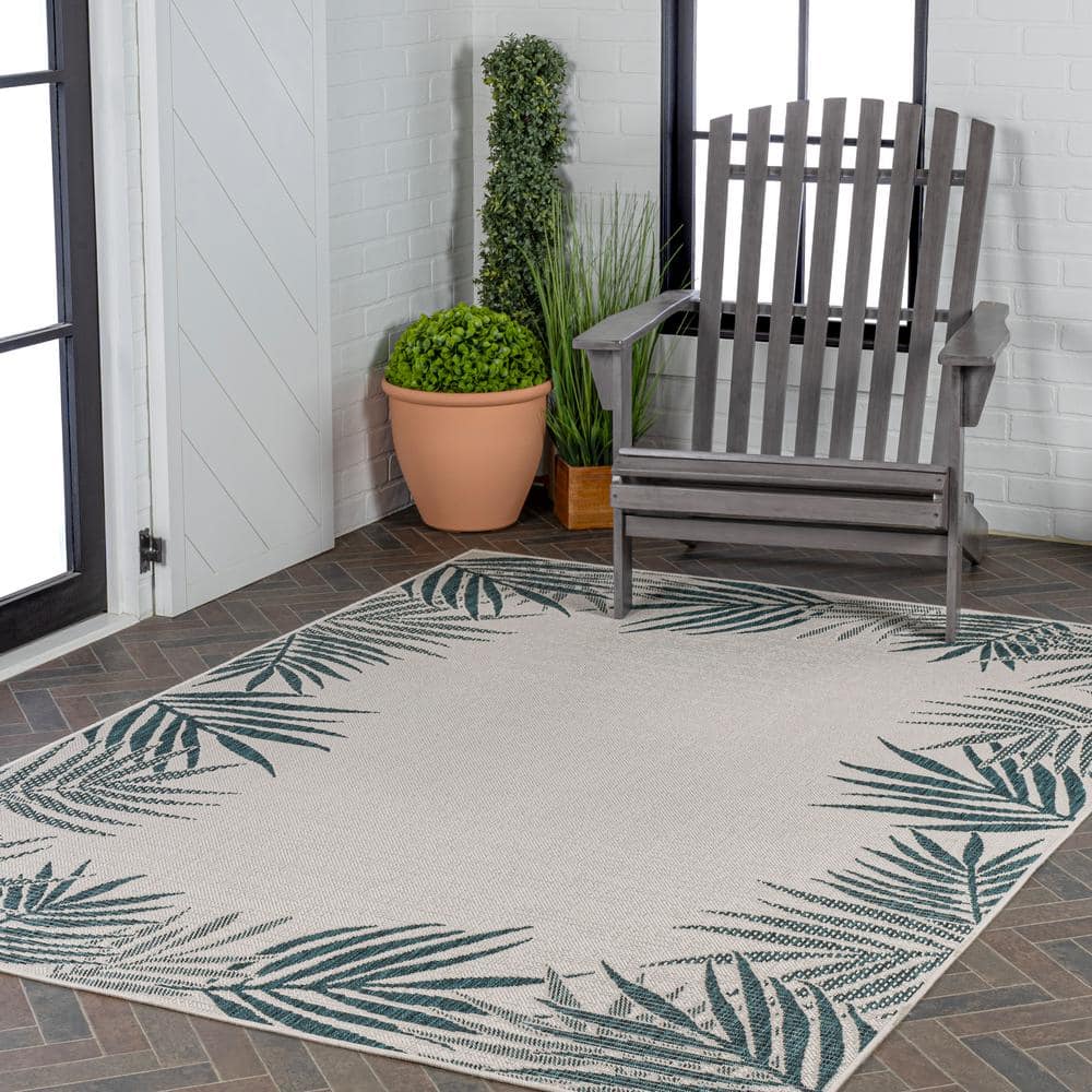 Isla Coastal Blue and Cream Synthetic 4' x 6' Area Rug