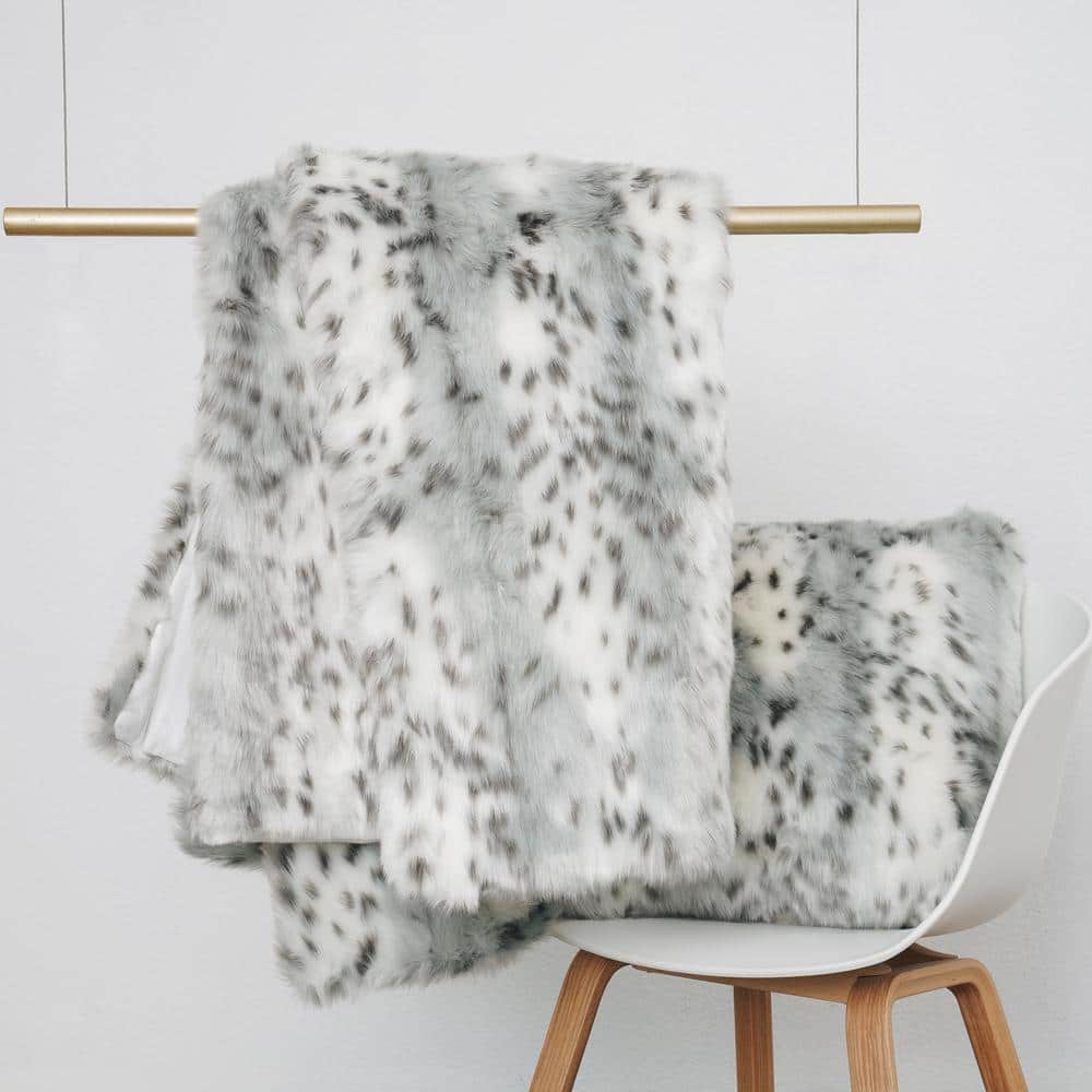 Evergrace Snow Leopard Faux Fur 60 in. x 50 in. Gray Throw202004T16