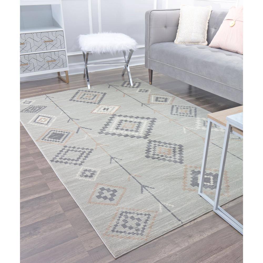 Gray Diamond Pattern Synthetic 2' x 4' Area Rug