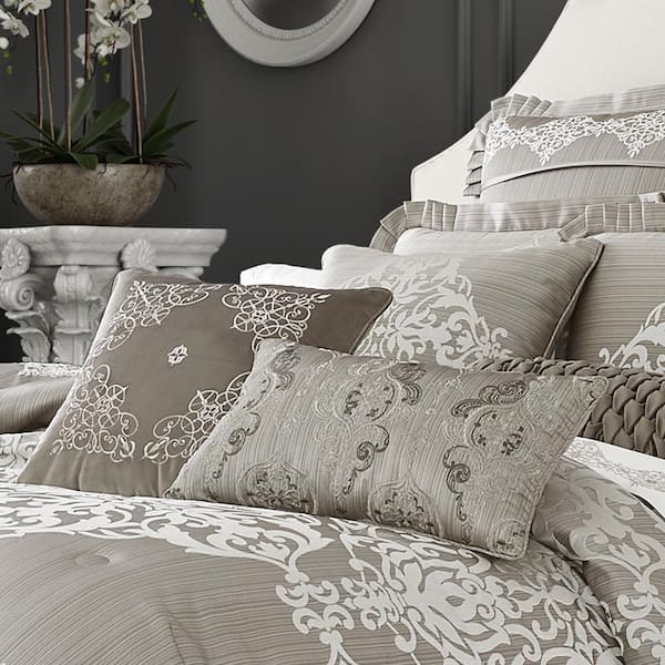 Silver pillows for online bed