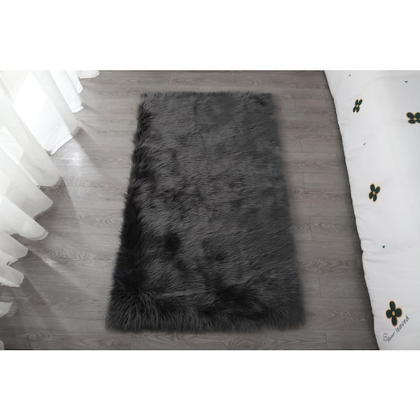 Amazing Rugs Cozy Collection 5x7 Ultra Soft White Fluffy Faux Fur  Sheepskin Area Rug LSRWT5125-57 - The Home Depot