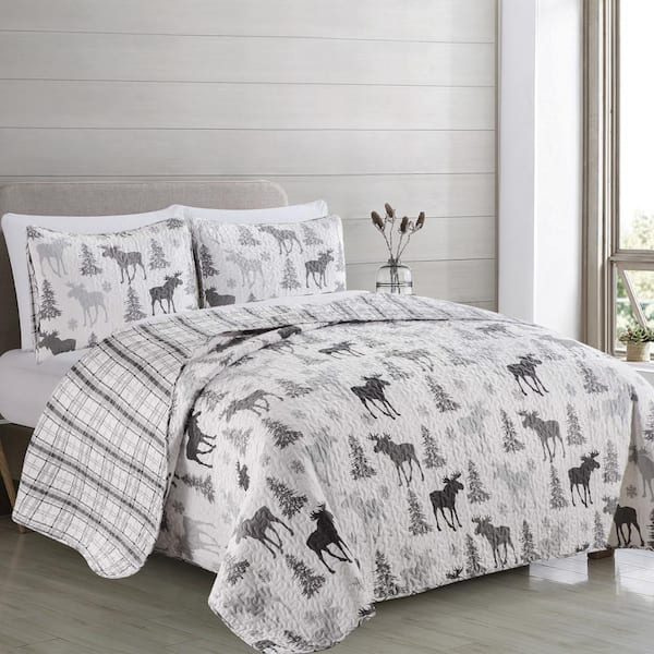 FRESHFOLDS Gray Moose Print Premium Nature Inspired Full/Queen Microfiber 3-Piece Quilt Set Bedspread
