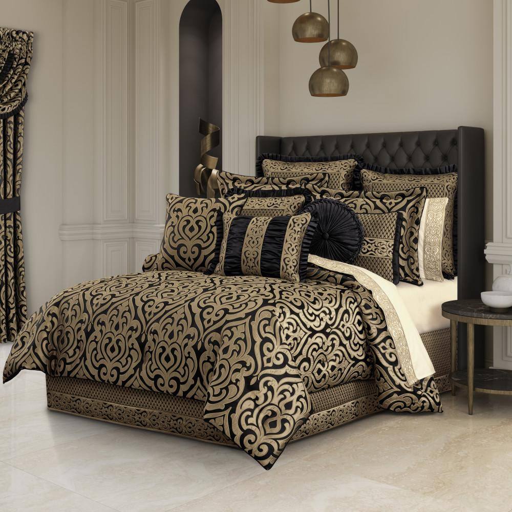 Blythe Black and Gold 4-Piece. Black Polyester King Comforter Set 96 X 110 