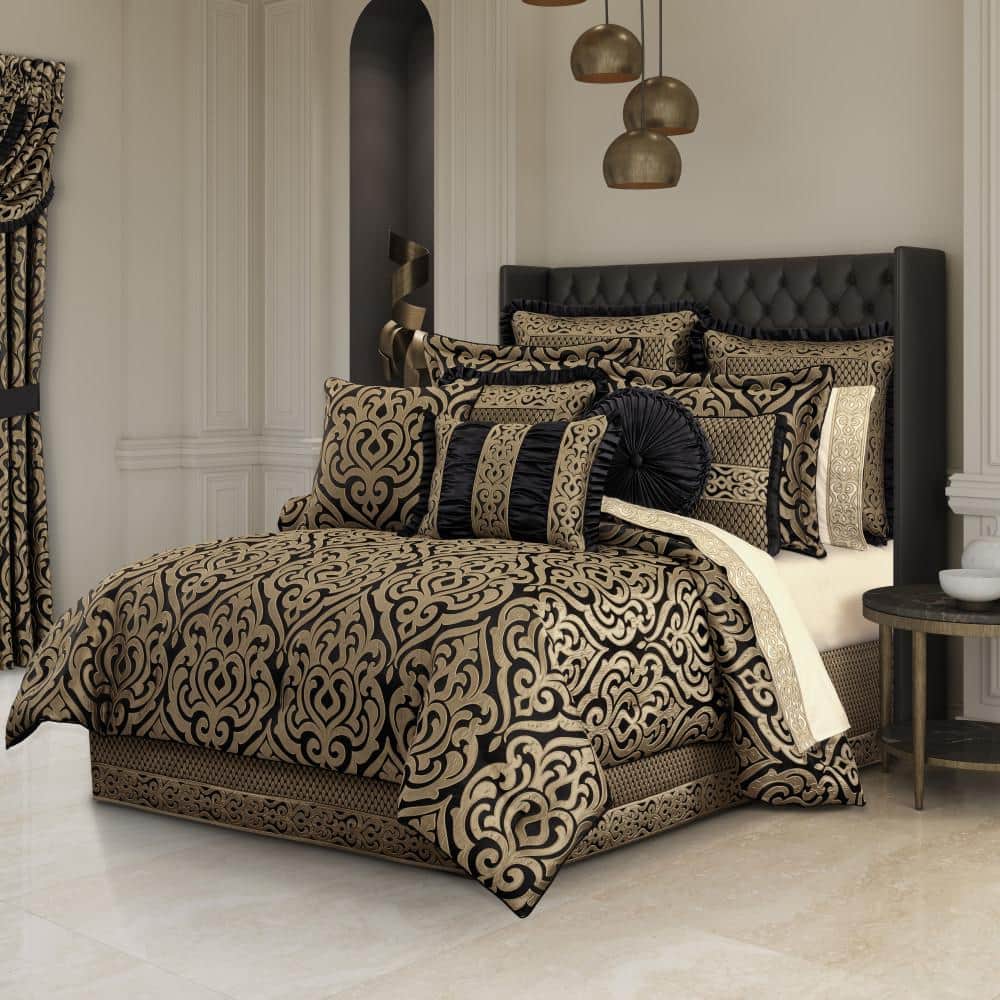 Blythe Black and Gold 4-Piece. Black Polyester Queen Comforter Set 96 X 92 